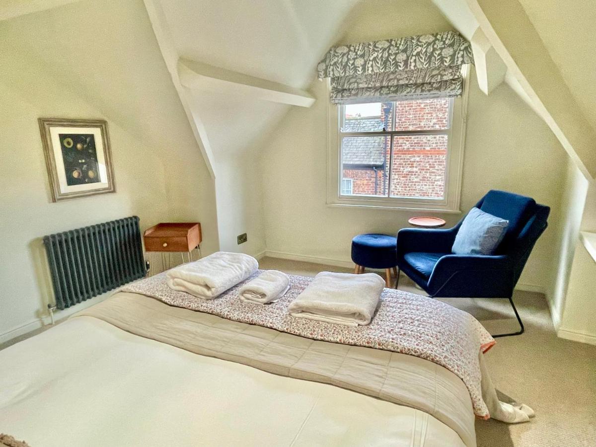 Stay At No 4 York Centre ภายนอก รูปภาพ